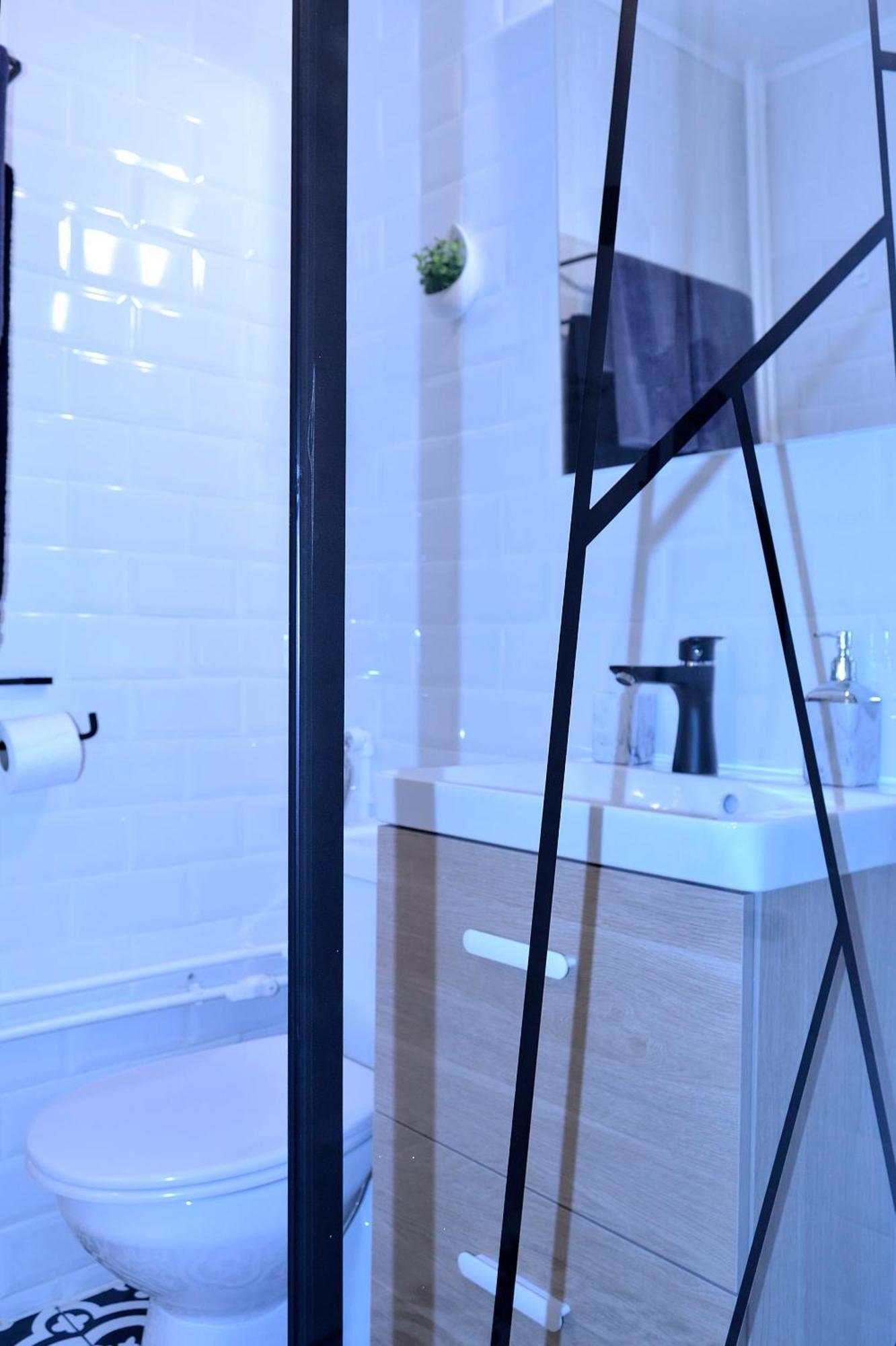 Cozy 2 Rooms Apartment Drumul Taberei Boekarest Buitenkant foto